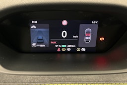 valkoinen Skoda Enyaq 2025 kuva 22.