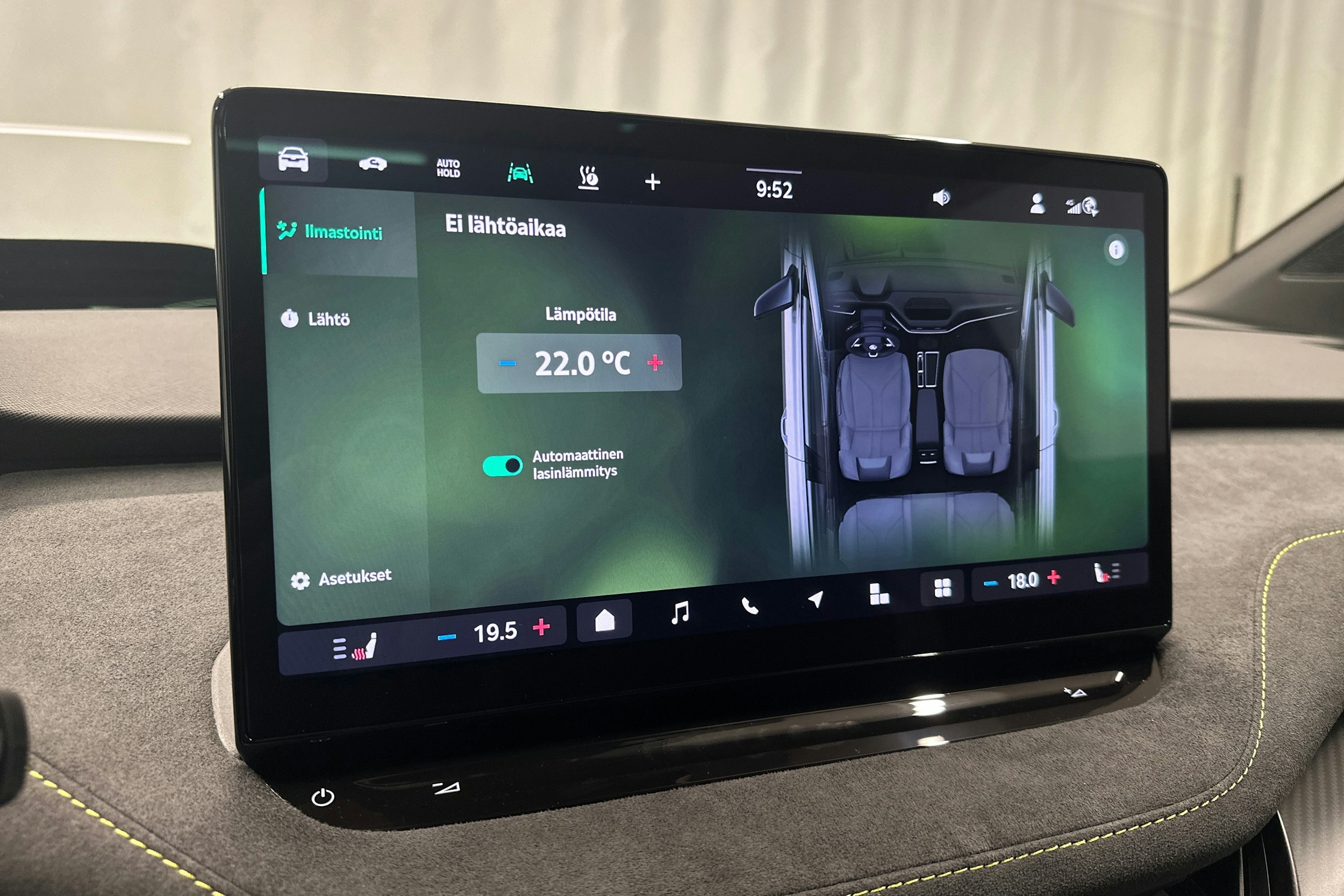 valkoinen Skoda Enyaq 2025 kuva 31.