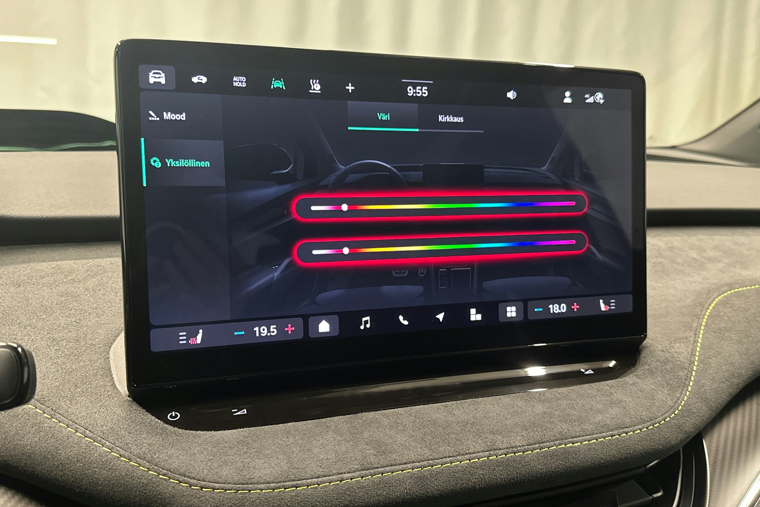 valkoinen Skoda Enyaq 2025 kuva 35.