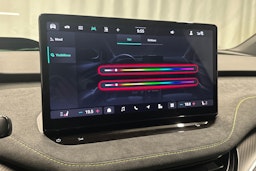 valkoinen Skoda Enyaq 2025 kuva 35.