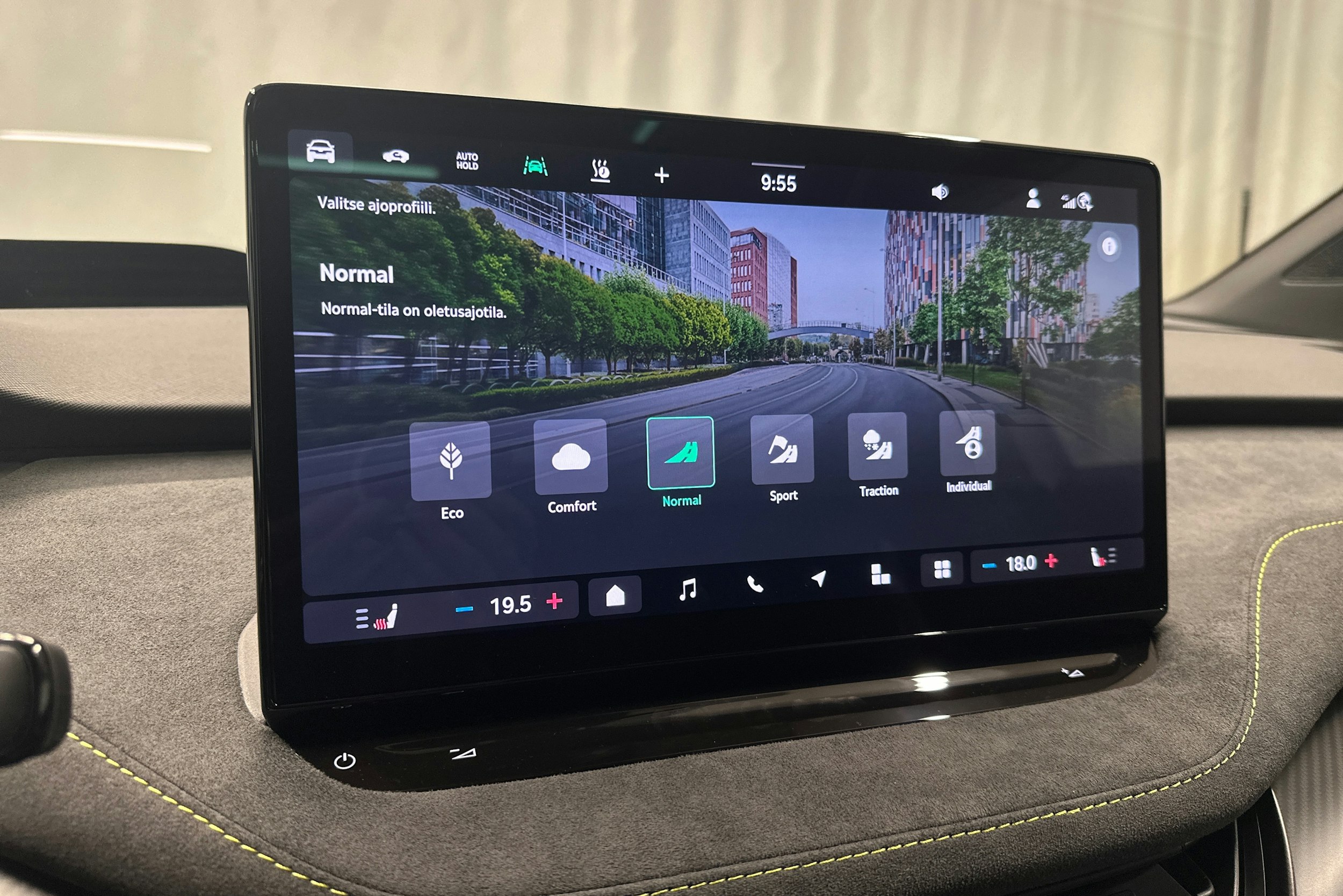 valkoinen Skoda Enyaq 2025 kuva 36.