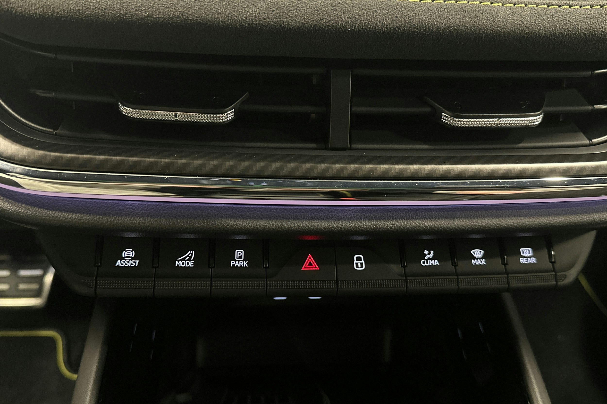 valkoinen Skoda Enyaq 2025 kuva 37.