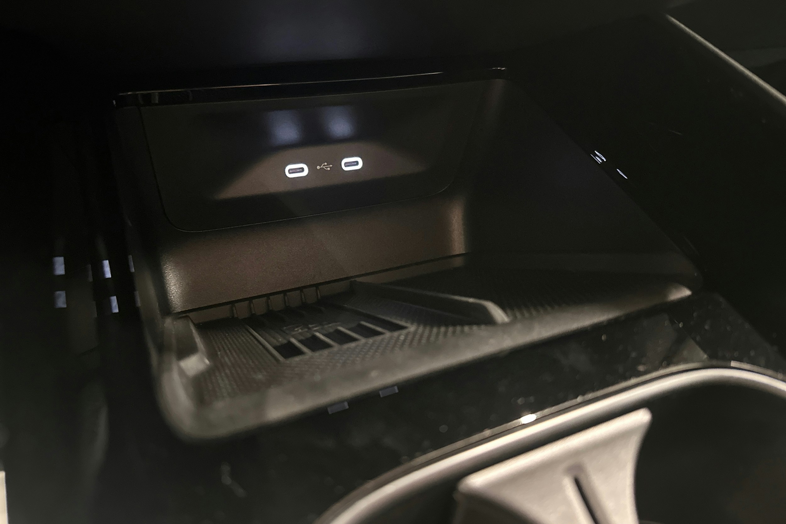 valkoinen Skoda Enyaq 2025 kuva 38.