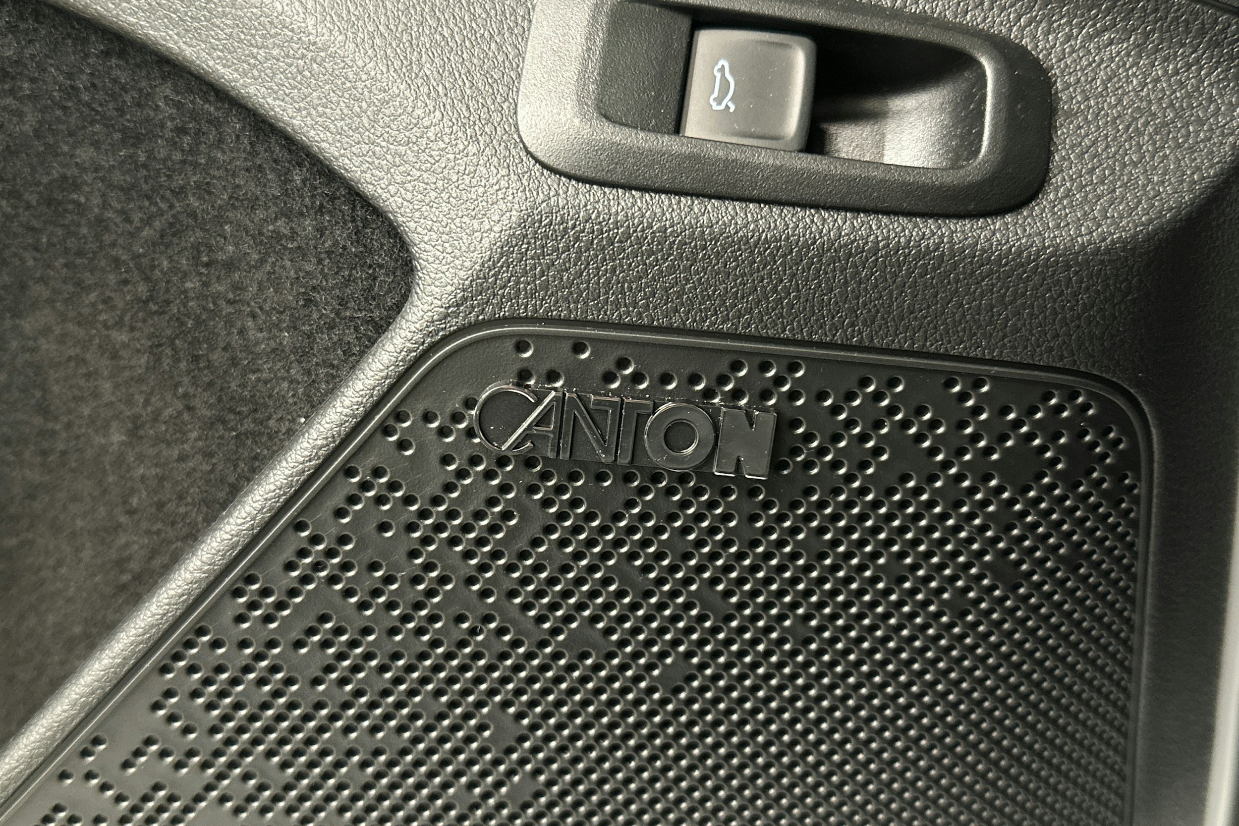 valkoinen Skoda Enyaq 2025 kuva 40.