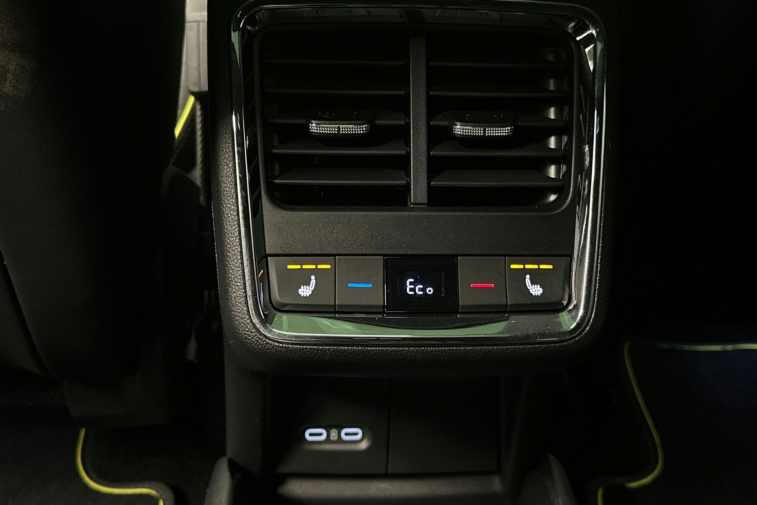 valkoinen Skoda Enyaq 2025 kuva 42.