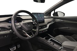 oranssi Skoda Enyaq 2025 kuva 7.