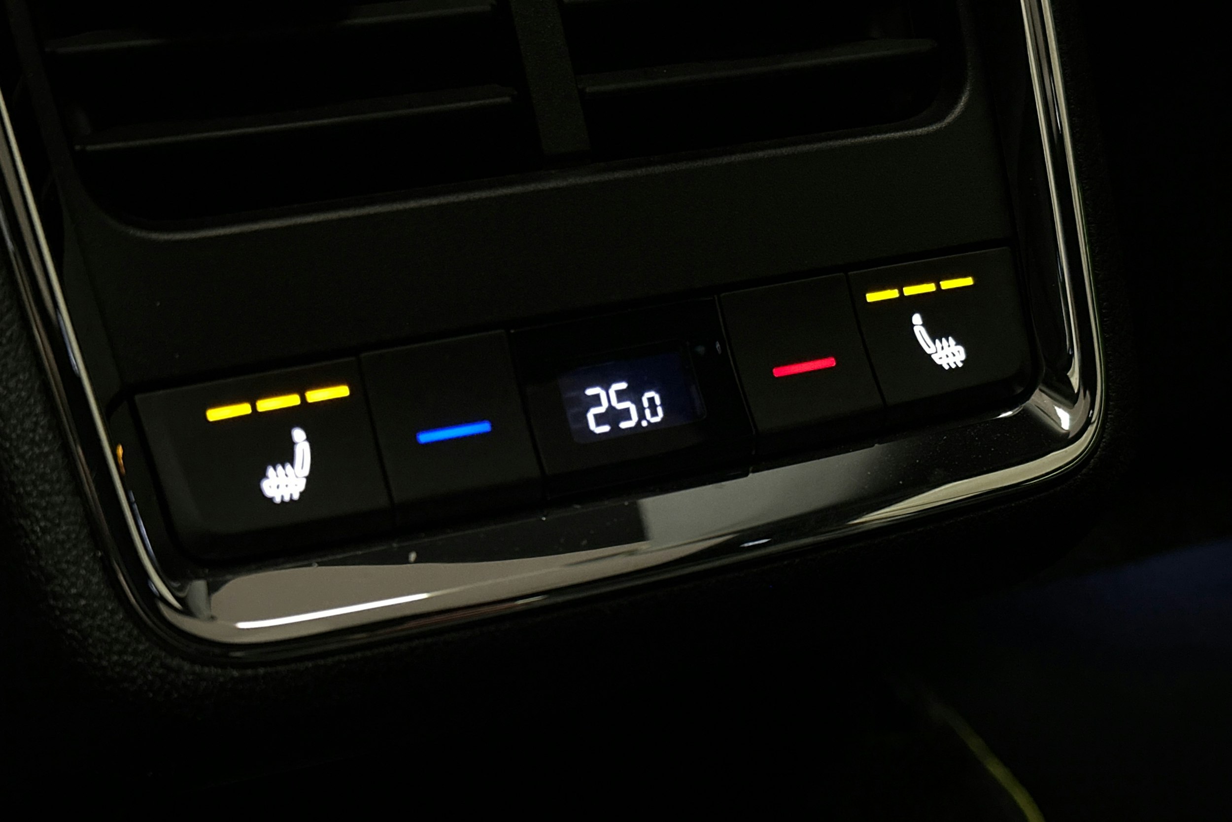 oranssi Skoda Enyaq 2025 kuva 17.