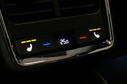 oranssi Skoda Enyaq 2025 kuva 17.