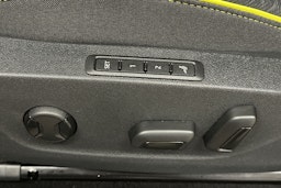 oranssi Skoda Enyaq 2025 kuva 19.