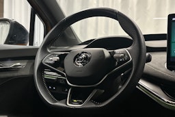 oranssi Skoda Enyaq 2025 kuva 21.