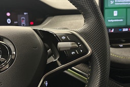 oranssi Skoda Enyaq 2025 kuva 23.