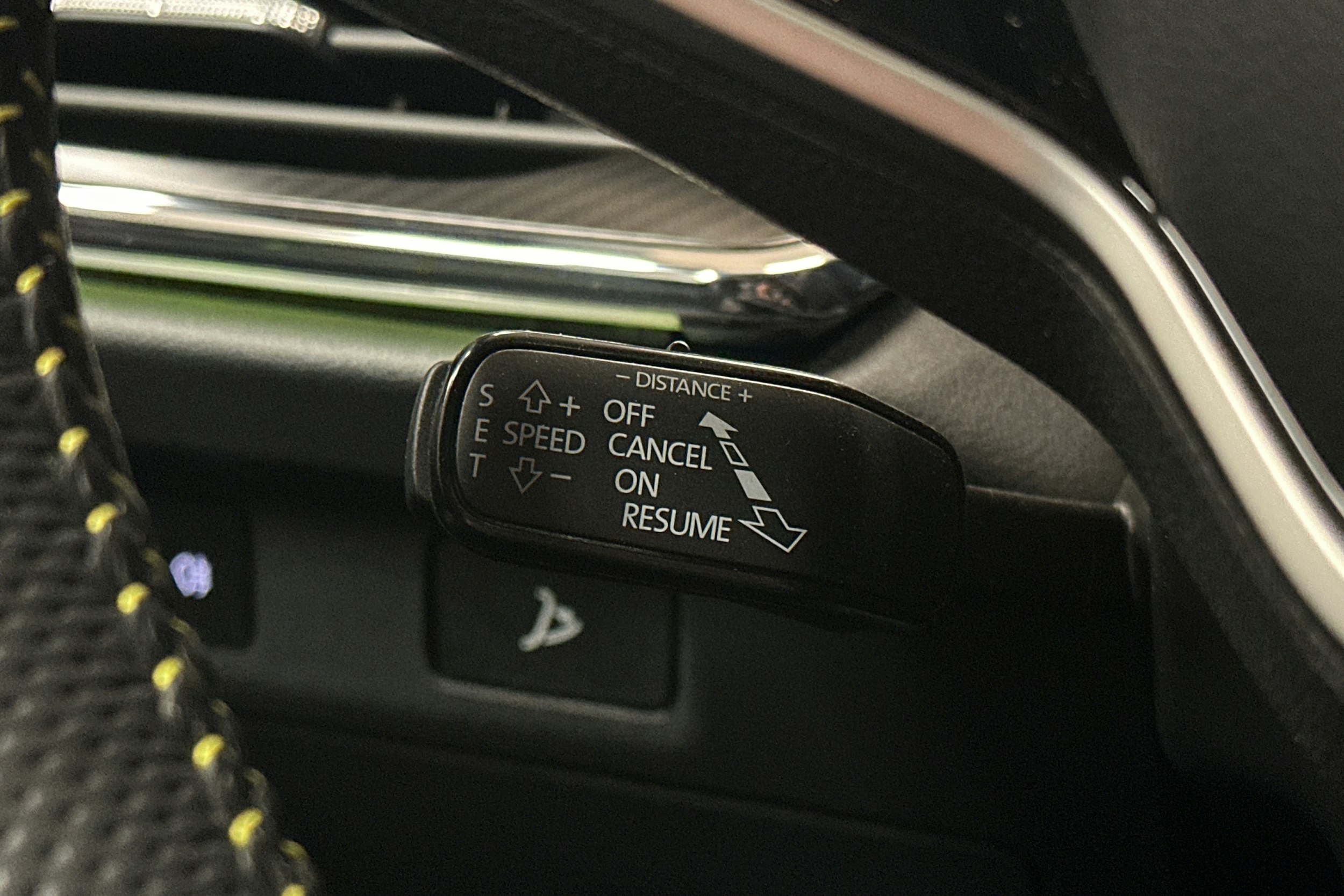 oranssi Skoda Enyaq 2025 kuva 24.