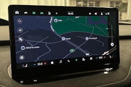 oranssi Skoda Enyaq 2025 kuva 27.