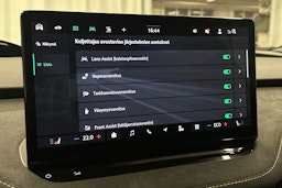 oranssi Skoda Enyaq 2025 kuva 29.