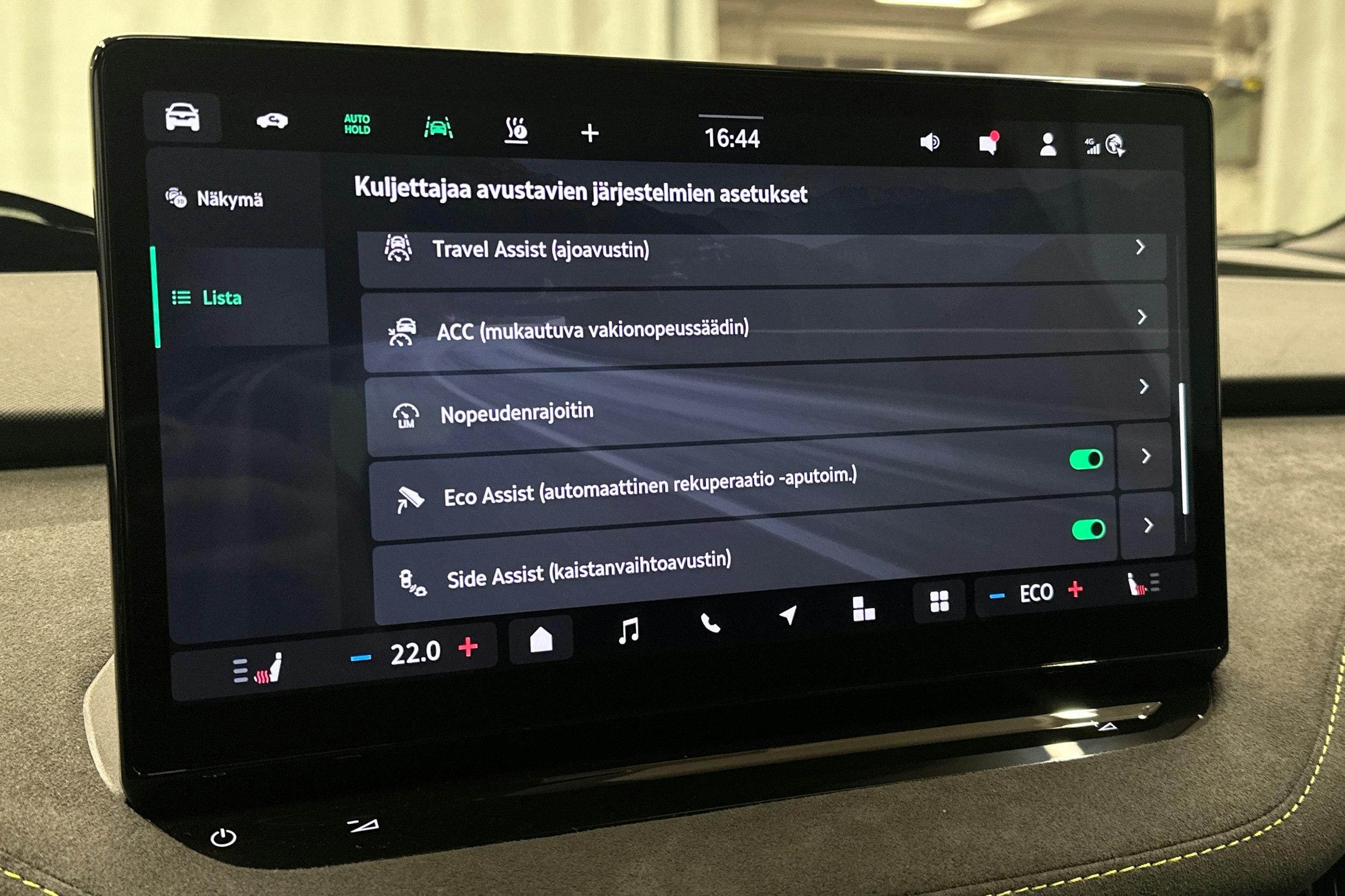 oranssi Skoda Enyaq 2025 kuva 30.