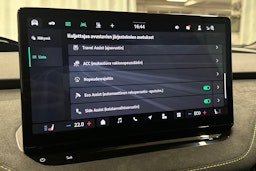 oranssi Skoda Enyaq 2025 kuva 30.