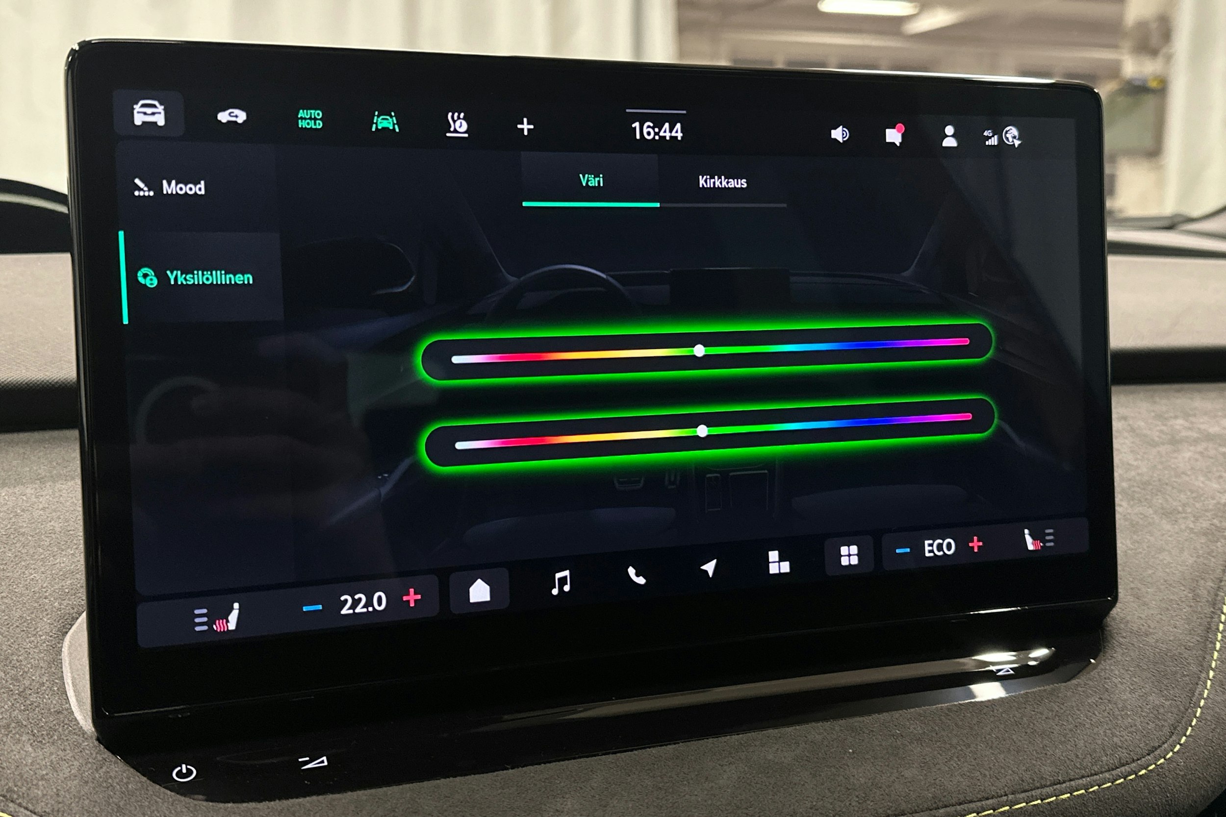 oranssi Skoda Enyaq 2025 kuva 32.