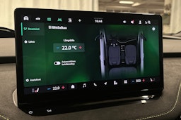 oranssi Skoda Enyaq 2025 kuva 33.