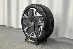 punainen Skoda Enyaq 2025 kuva 10.