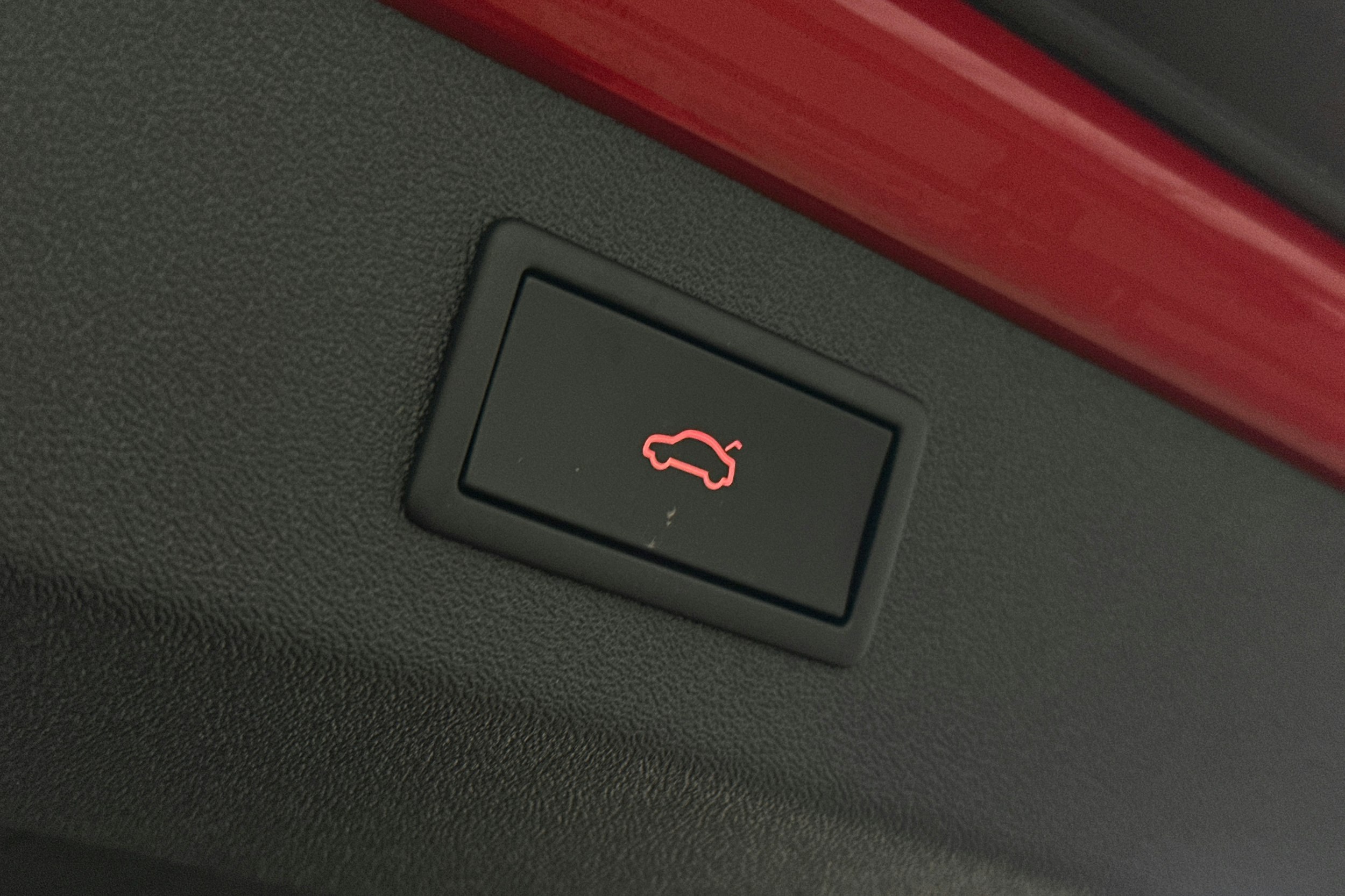 punainen Skoda Enyaq 2025 kuva 12.