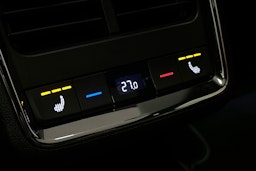 punainen Skoda Enyaq 2025 kuva 14.