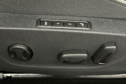 punainen Skoda Enyaq 2025 kuva 16.