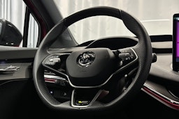 punainen Skoda Enyaq 2025 kuva 18.