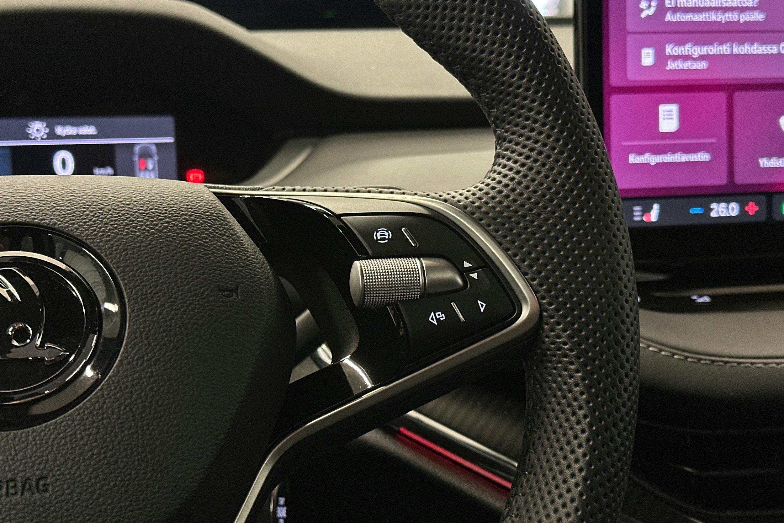 punainen Skoda Enyaq 2025 kuva 20.