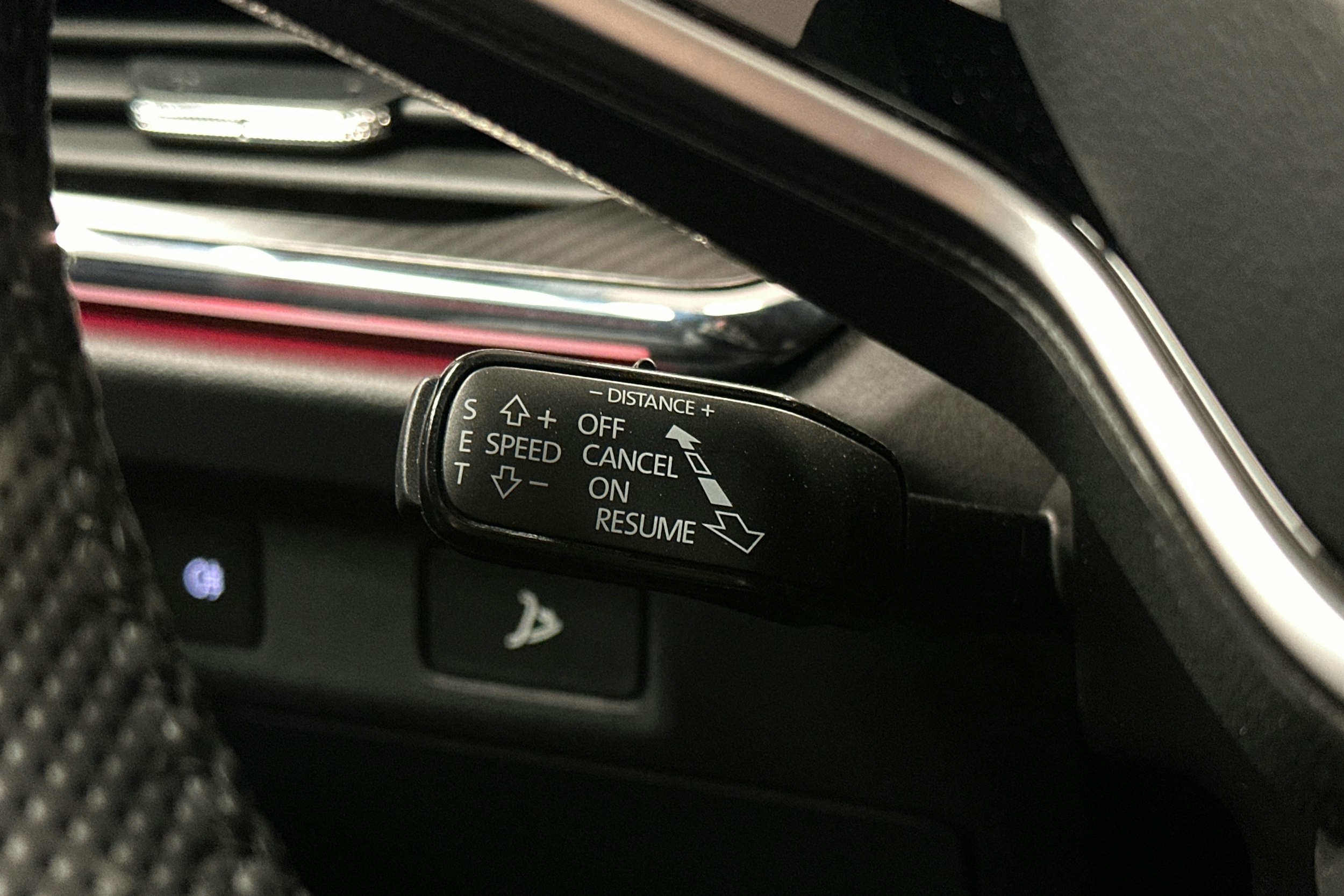 punainen Skoda Enyaq 2025 kuva 21.