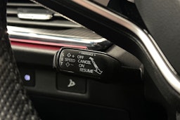 punainen Skoda Enyaq 2025 kuva 21.