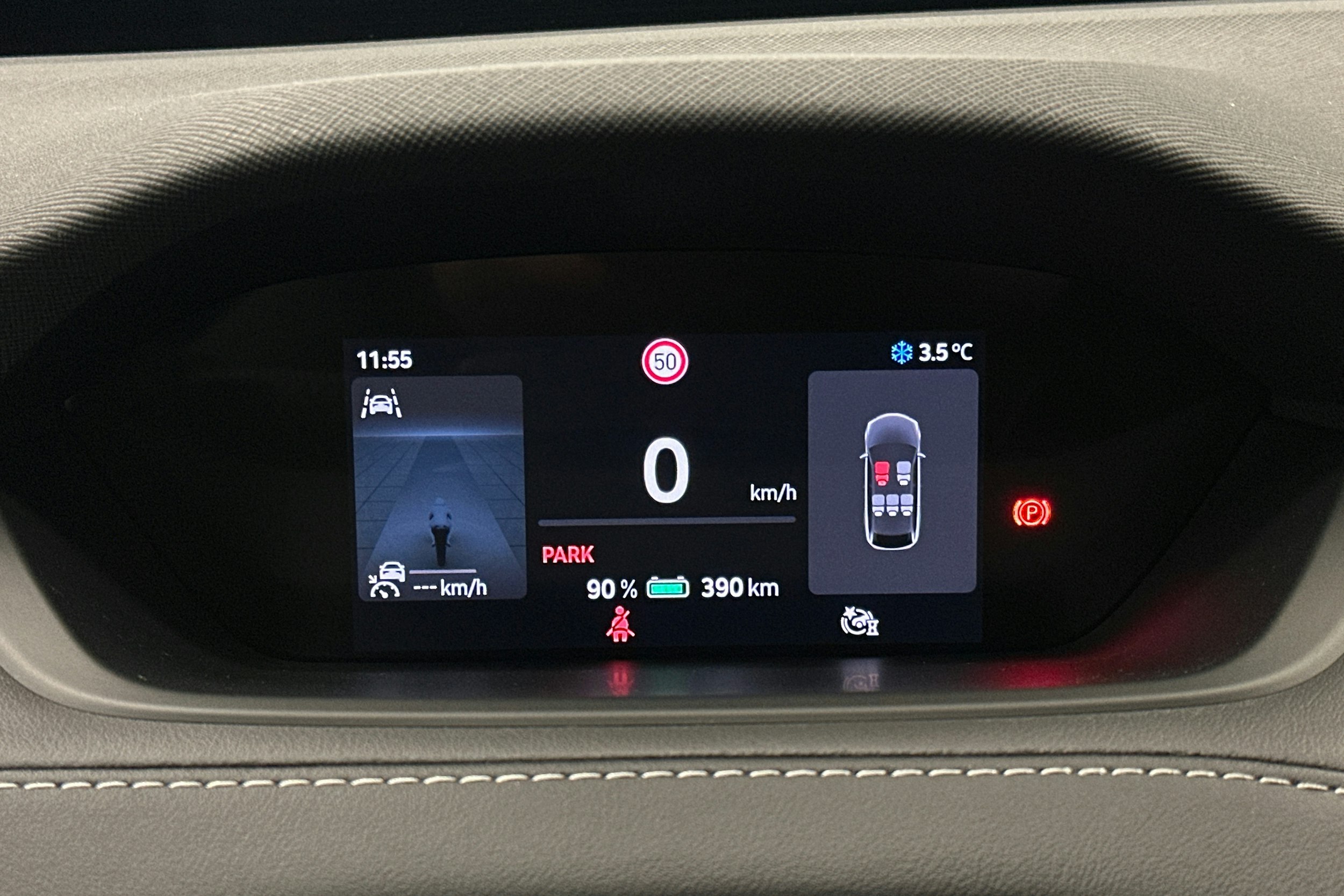 punainen Skoda Enyaq 2025 kuva 22.