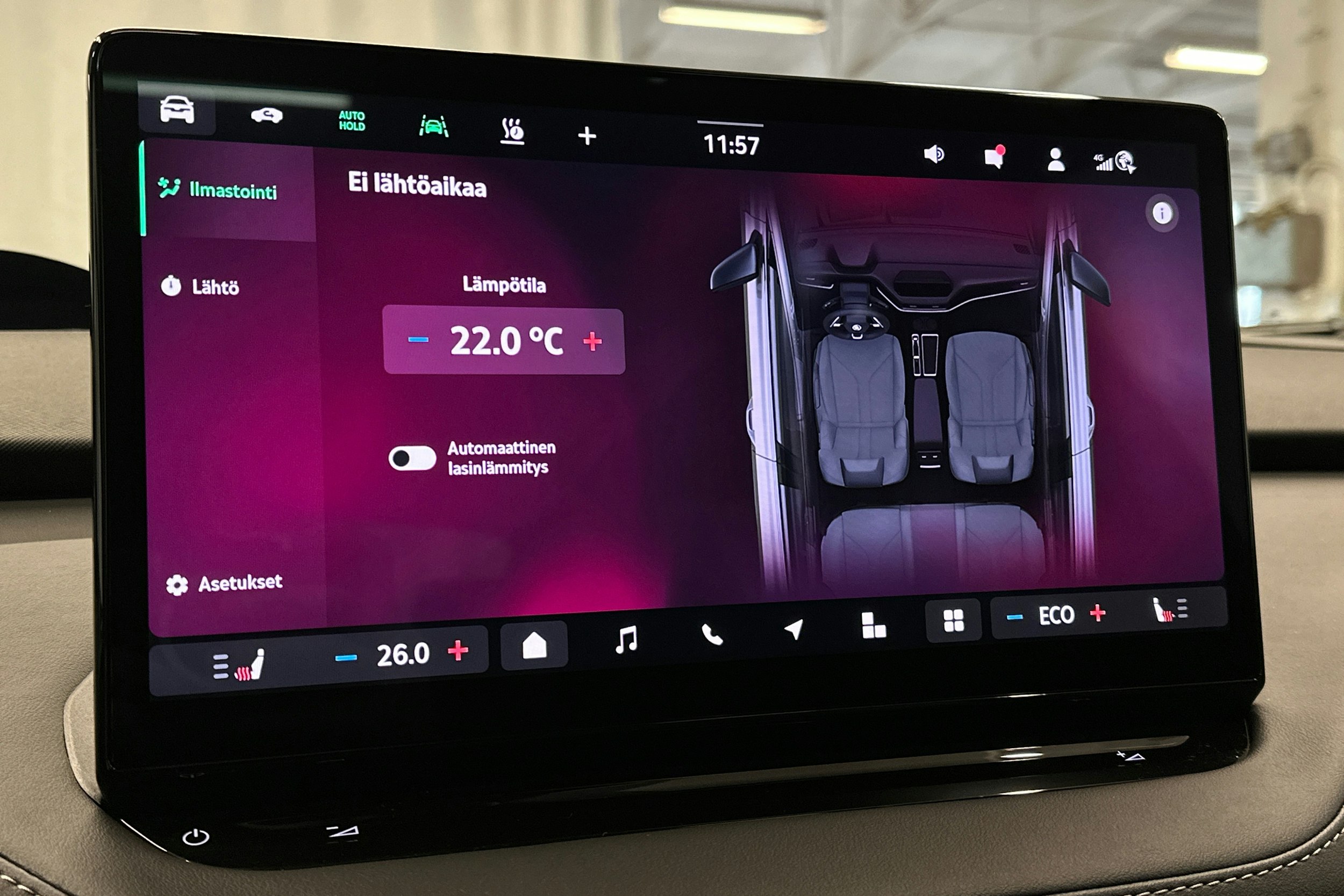 punainen Skoda Enyaq 2025 kuva 30.