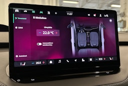 punainen Skoda Enyaq 2025 kuva 30.