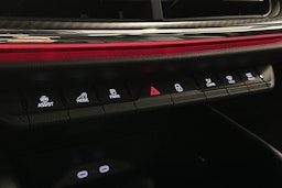 punainen Skoda Enyaq 2025 kuva 32.