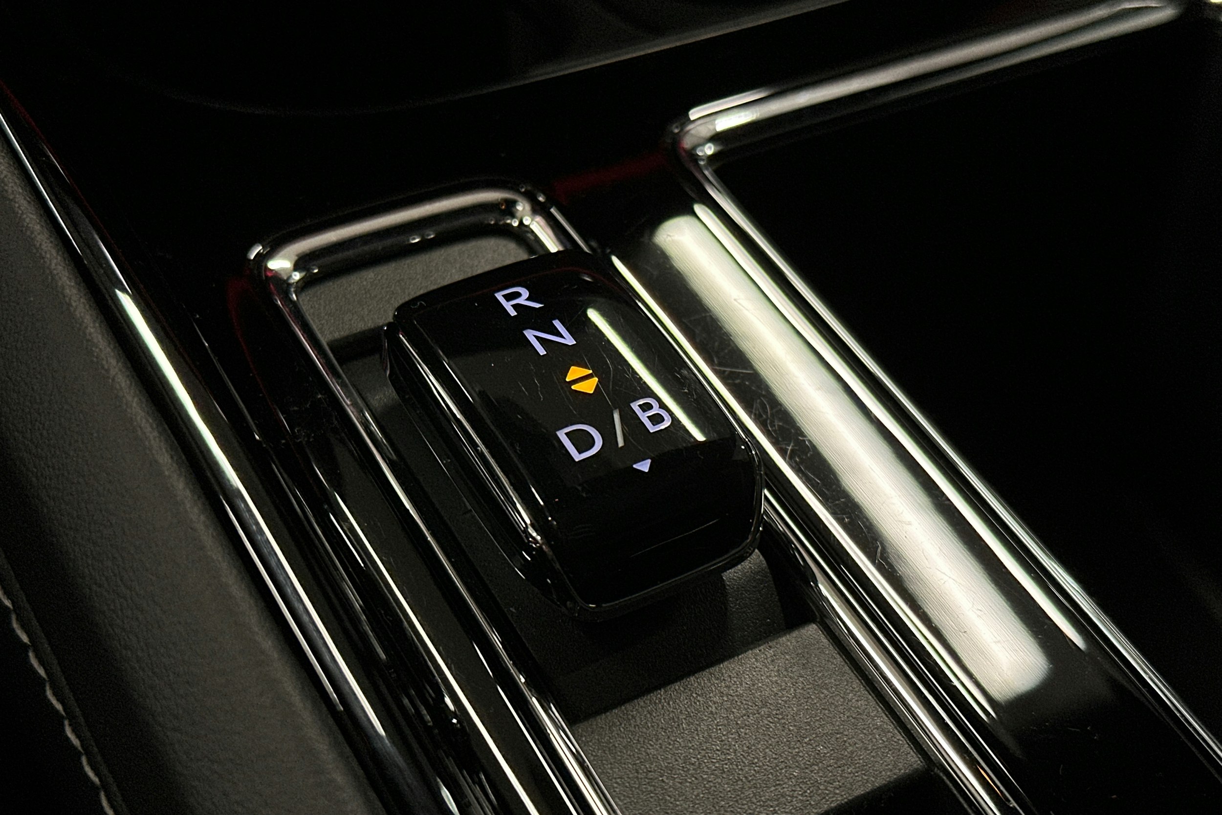 punainen Skoda Enyaq 2025 kuva 34.