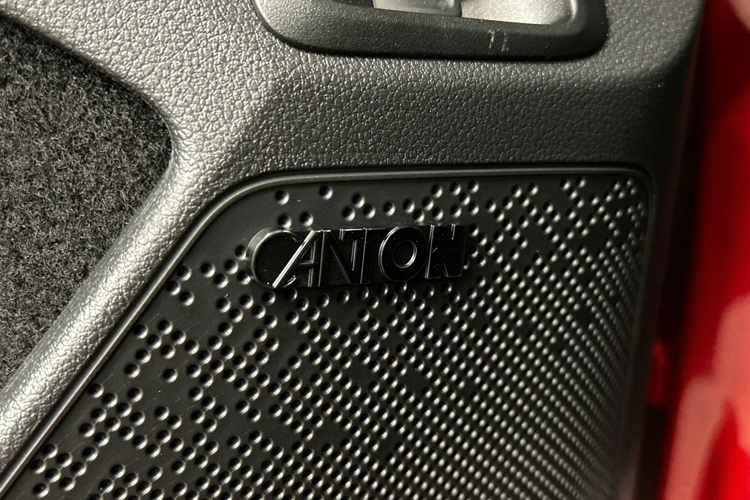 punainen Skoda Enyaq 2025 kuva 35.