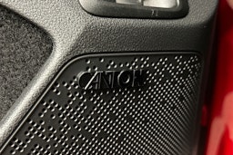 punainen Skoda Enyaq 2025 kuva 35.