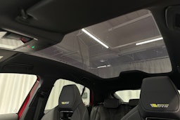 punainen Skoda Enyaq 2025 kuva 36.