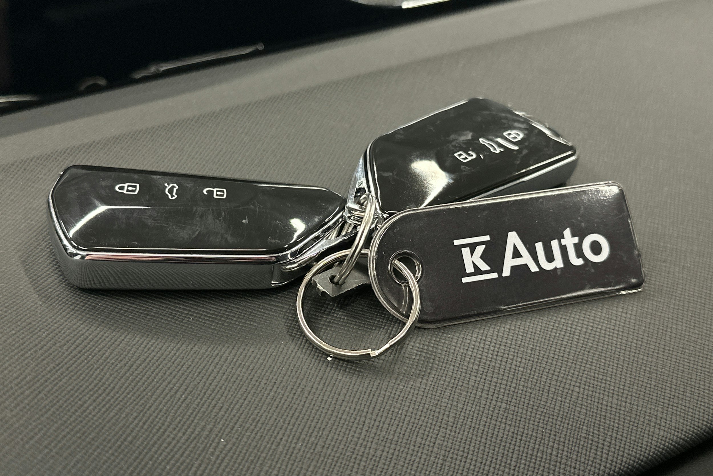 punainen Skoda Enyaq 2025 kuva 37.