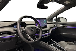 harmaa Skoda Enyaq 2025 kuva 7.