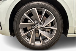 harmaa Skoda Enyaq 2025 kuva 11.