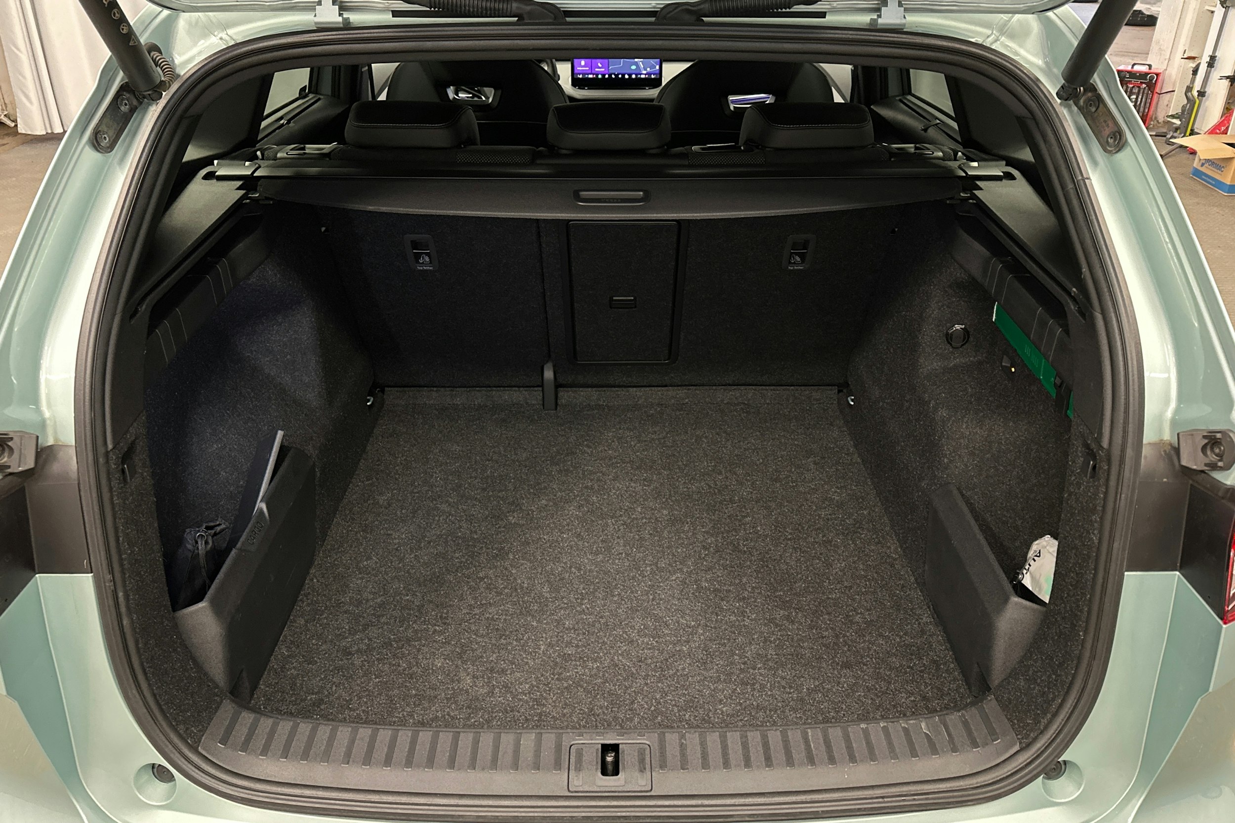 harmaa Skoda Enyaq 2025 kuva 14.