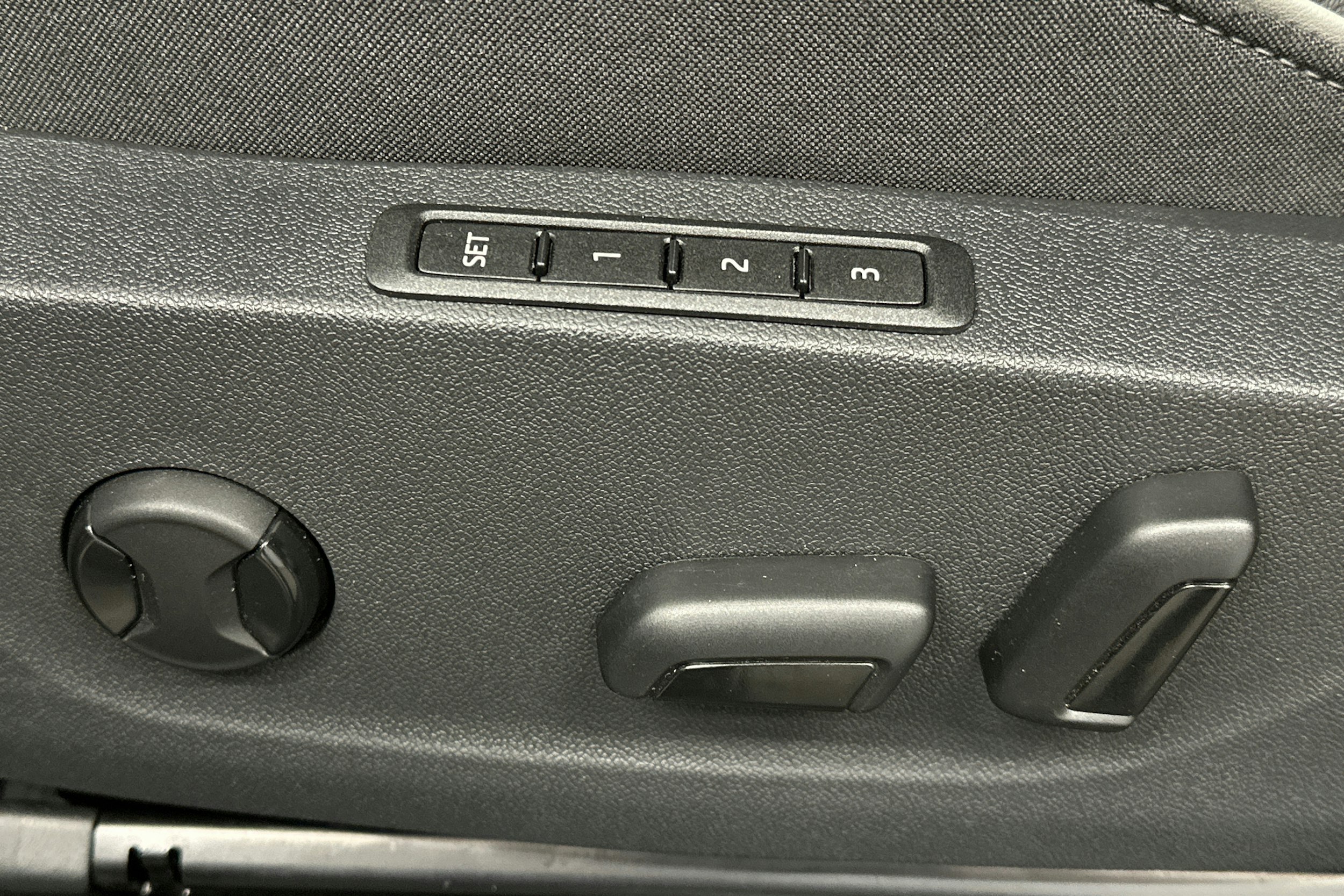 harmaa Skoda Enyaq 2025 kuva 19.