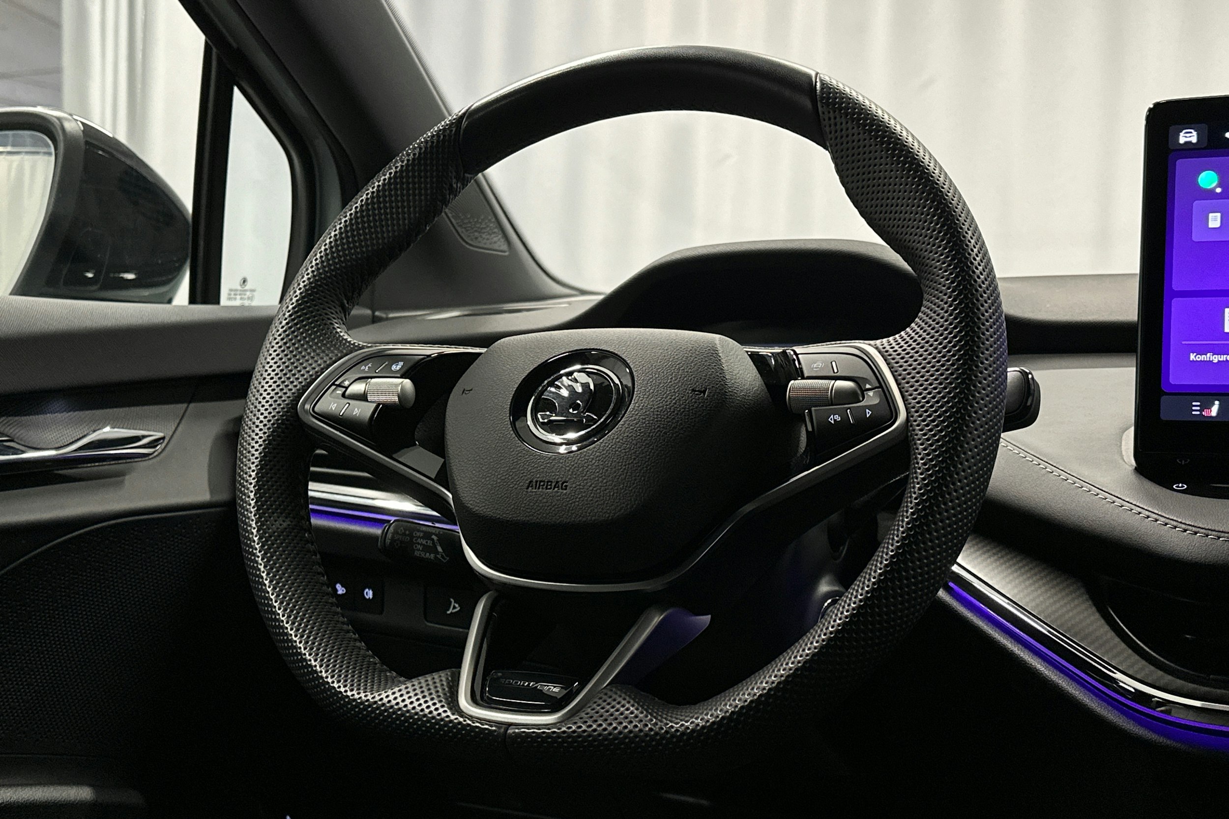 harmaa Skoda Enyaq 2025 kuva 20.