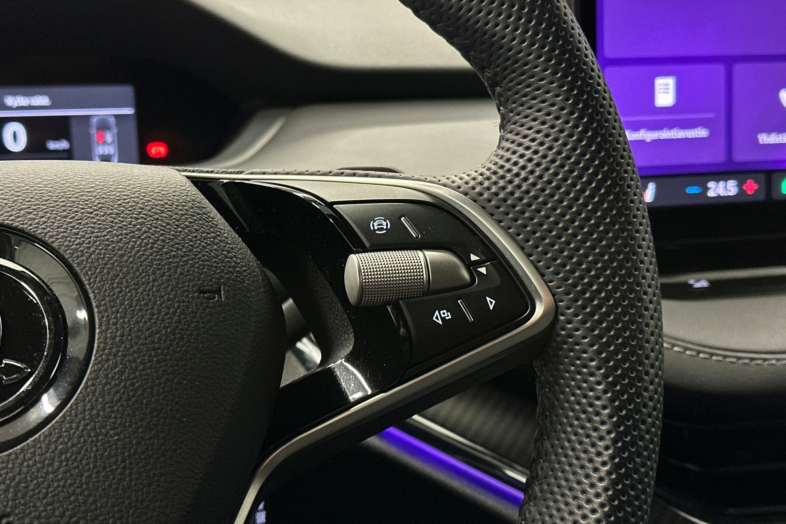 harmaa Skoda Enyaq 2025 kuva 22.