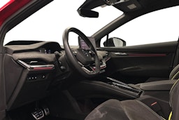 punainen Skoda Enyaq 2025 kuva 7.