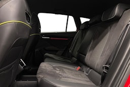 punainen Skoda Enyaq 2025 kuva 10.