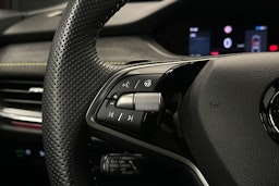 punainen Skoda Enyaq 2025 kuva 14.