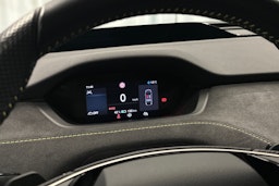 punainen Skoda Enyaq 2025 kuva 16.