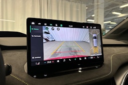 punainen Skoda Enyaq 2025 kuva 19.